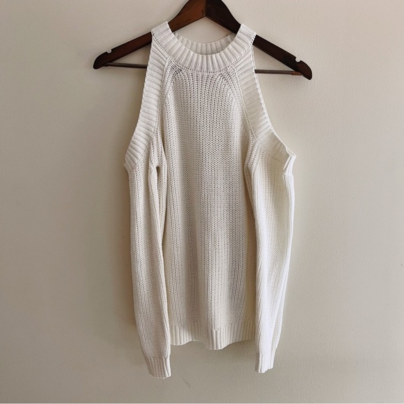 Forever 21 Sweaters - 💐 2 for $20!! 💐 Forever 21 Cold Shoulder Sweater